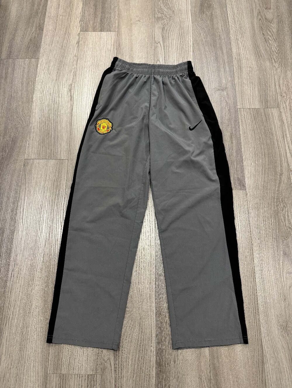 Vintage 00s Nike Manchester United Nylon Track Pants Men's Size M Gray Retro